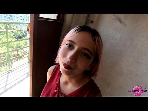 ❤️ Sha'awar ɗalibi yana tsotsar Baƙo a Waje - Cum A Fuskarsa Labaran batsa